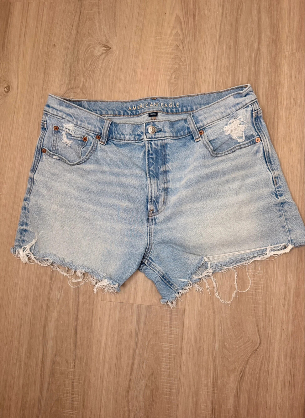 American Eagle AE Ex-Boyfriend Denim Shorts – Light Wash Distressed – Size 14